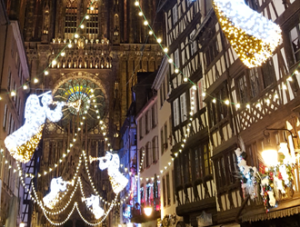 Odkrijte čar božičnih sejmov po Evropi – kjer tradicija sreča tuje jezike 5 Lingula-bozicni-sejem-strasbourg7